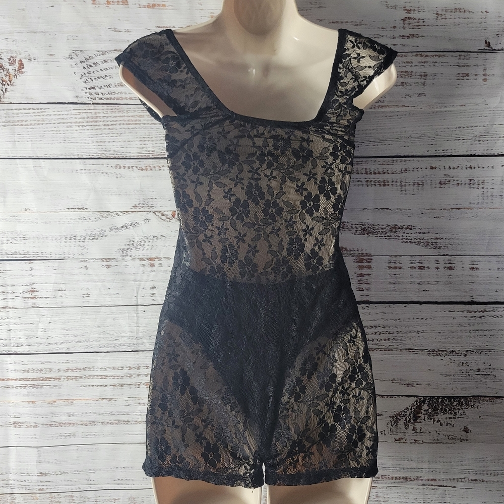 (SOLD ON MERC)Sexy lace romper - Picture 4 of 4
